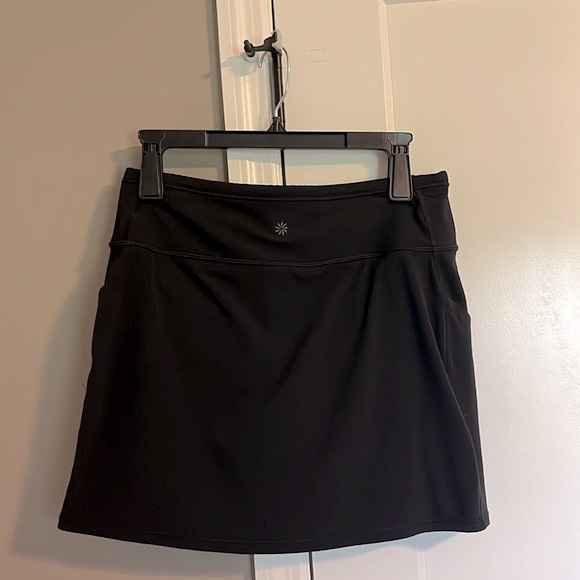 Athleta Action Skort In Dobby 14.5" in Black - Size S - Picture 8 of 11